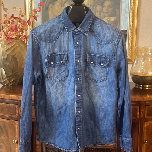 Levi’s Denim Shirt - Picture 2 of 5
